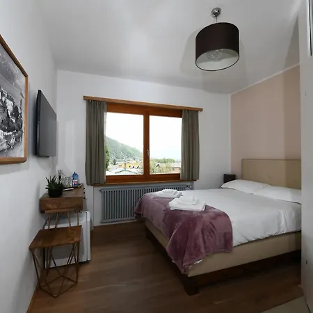 Hotel 7 24 H Check-in E Parking Losone