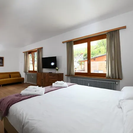 Hotel 7 24 H Check-in E Parking Losone