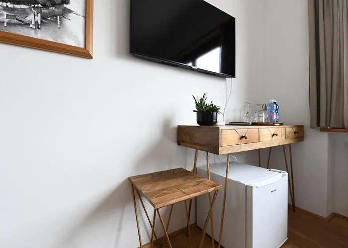 Hotel 7 24 H Check-in E Parking Losone