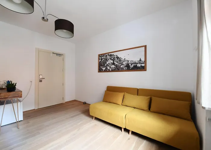 7 24 H Check-in E Parking Losone