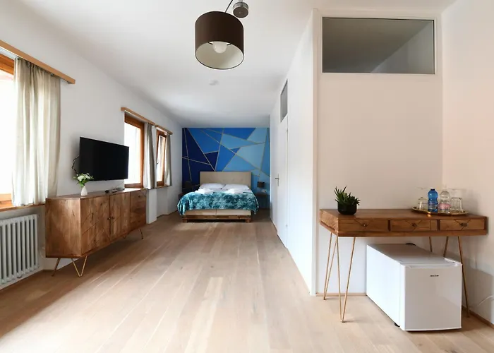 Hotel 7 24 H Check-in E Parking