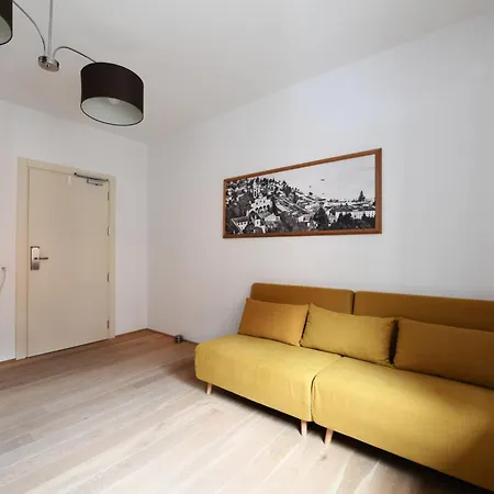 7 24 H Check-in E Parking Лозон