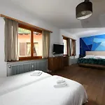 Hotel 7 24 H Check-in E Parking Losone